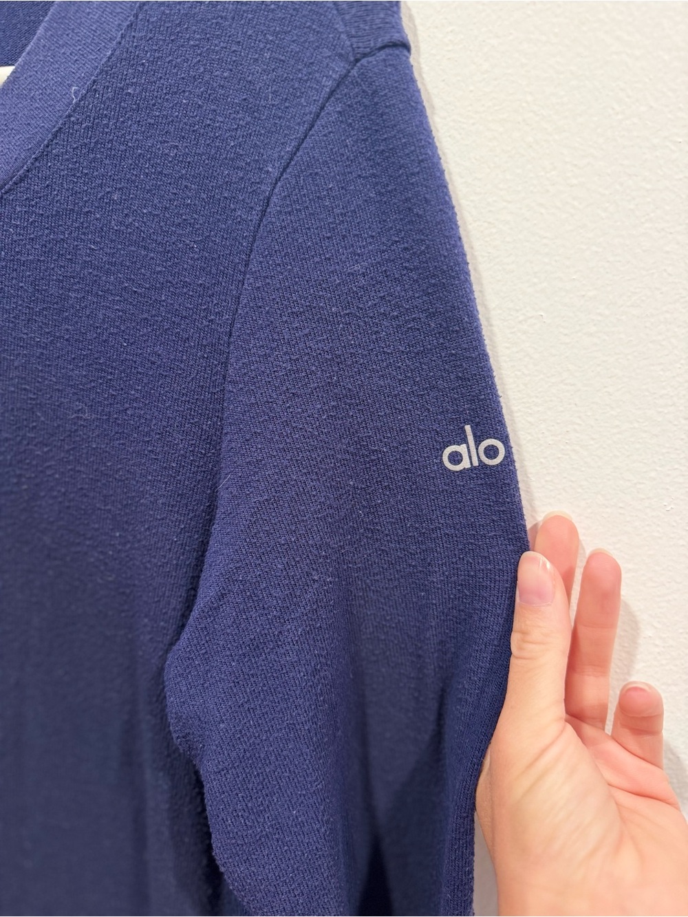 ALO Yoga Navy Relaxed Lightweight Crewneck - Picture 3 of 7